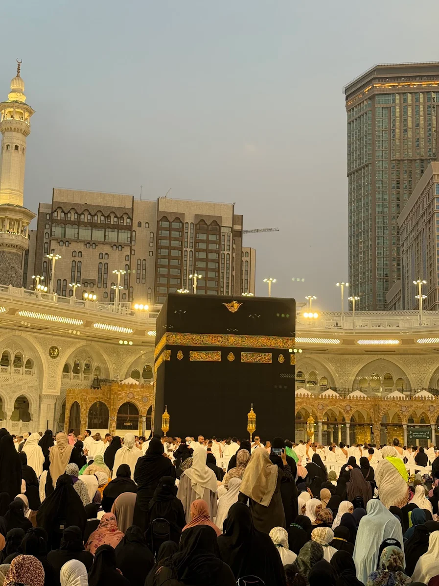 Caractéristiques du Hajj obligatoire comparé à la Omra recommandée en Islam